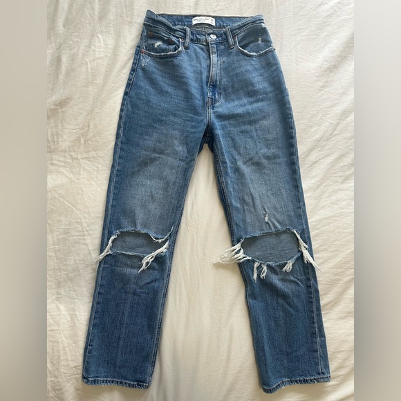 Abercrombie Ultra High Rise Ankle Straight Jeans - Picture 3 of 5